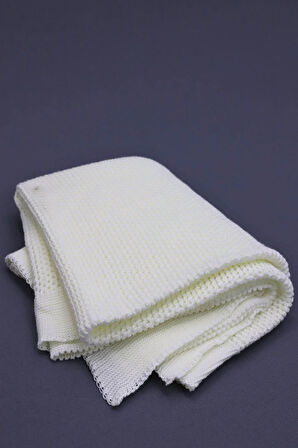 Liva Yumuşak Bebek Battaniyesi 80x100 cm Krem Örgü Çocuk Battaniyesi – Dekoratif ve Nefes Alabilir