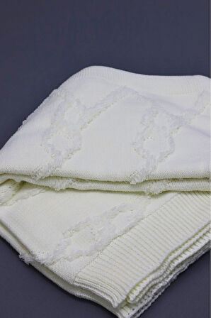 Yumuşak Örgü Battaniye Elmas 130x170 cm Krem | Tek Kişilik TV Battaniyesi – Dekoratif ve Hafif