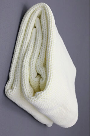 Yumuşak Örgü Battaniye Düz 130x170 cm Krem | Tek Kişilik TV Battaniyesi – Dekoratif ve Hafif