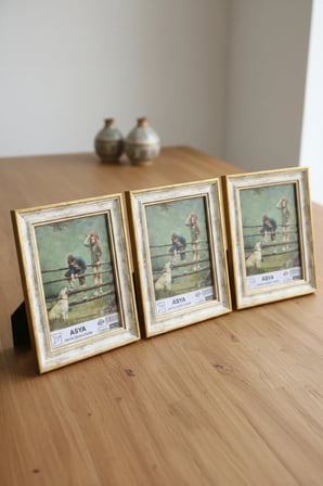 Dekoratif 3'lü Set Antik Desenli Gold 13x18 Ayaklı Plastik Fotoğraf Çerçevesi