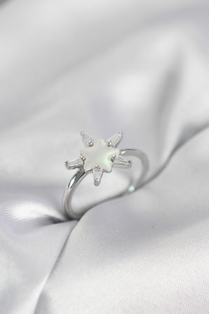 Gümüş Renk Yıldız Model Sedefli Zirkon Taşlı Kadın Yüzük - Lisinya