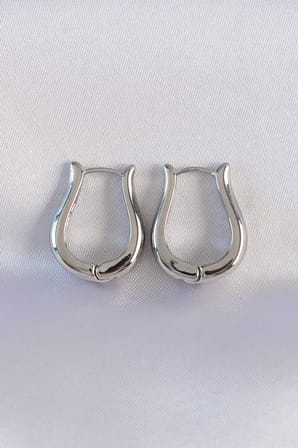 Pirinç Gümüş Renk İçi Boş Gül Küpe - Lisinya