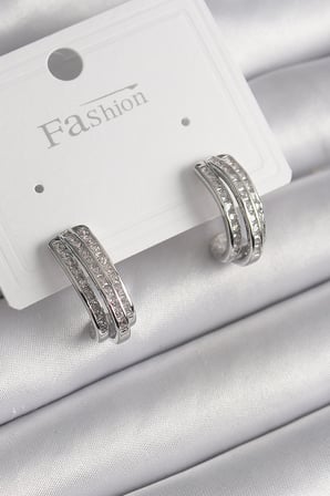 Pirinç Gümüş Renk Zirkon Taşlı Yarım Halka Model Kadın Küpe - Lisinya