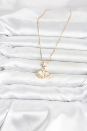 316L Çelik Zincir Gold Renk Yelpaze Model Kadın Kolye - Lisinya