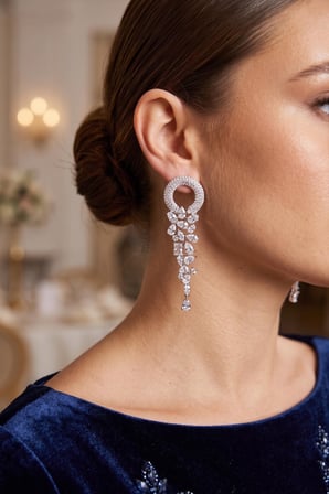 Gümüş Renk Zirkon Taşlı Saçaklı Model Kadın Abiye Küpe - Lisinya