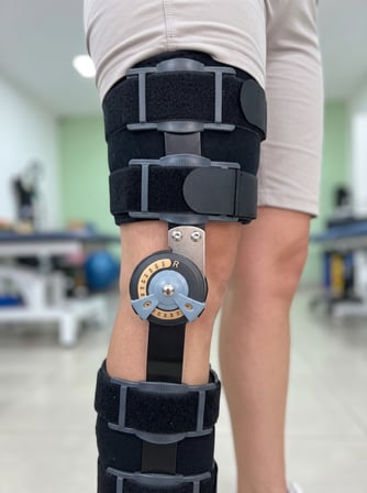 Ortopedik Kısa Açı Ayarlı Dizlik Dereceli Menteşeli Diz Stabilizasyon Desteği - Lisinya