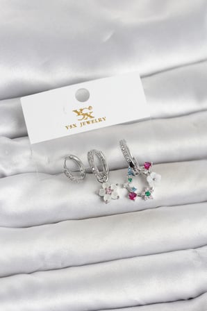 Pirinç Gümüş Renk Çiçek Model 3'lü Kadın Küpe - Lisinya