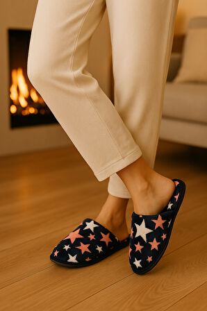 Sıcacık Peluş Kadın Ev Terliği | Kapalı Burun Karakterli 