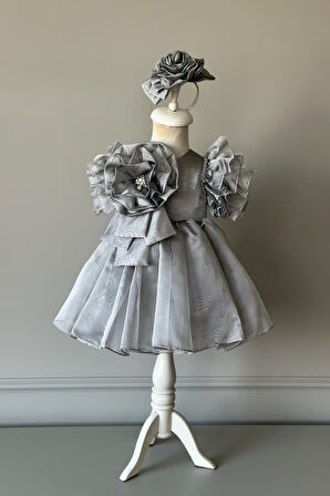 Özel Tasarım Kız Çocuk Elbise, Omzunda Çiçek ve İnci Detaylı, Kolu Fırfırlı, Taç Aksesuarlı