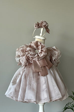 Özel Tasarım Kız Çocuk Elbise, Omzunda Çiçek ve İnci Detaylı, Kolu Fırfırlı, Taç Aksesuarlı