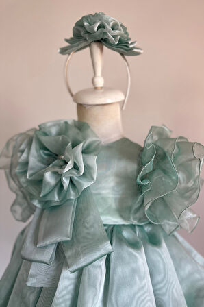 Özel Tasarım Kız Çocuk Elbise, Omzunda Çiçek ve İnci Detaylı, Kolu Fırfırlı, Taç Aksesuarlı