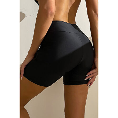 Kadın Siyah Önden Bağcıklı Deniz Şortu