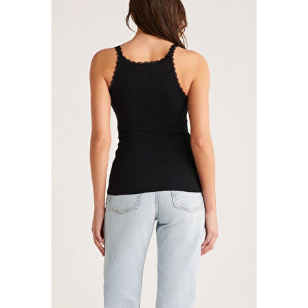 MARSiLYAN- Kadın Siyah Normal Kalıp Dantel Detalı Ince Askılı Oyuk Yaka Atlet