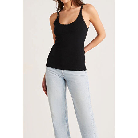 MARSiLYAN- Kadın Siyah Normal Kalıp Dantel Detalı Ince Askılı Oyuk Yaka Atlet