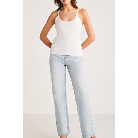 MARSiLYAN- Kadın Beyaz Normal Kalıp Dantel Detalı Ince Askılı Oyuk Yaka Atlet