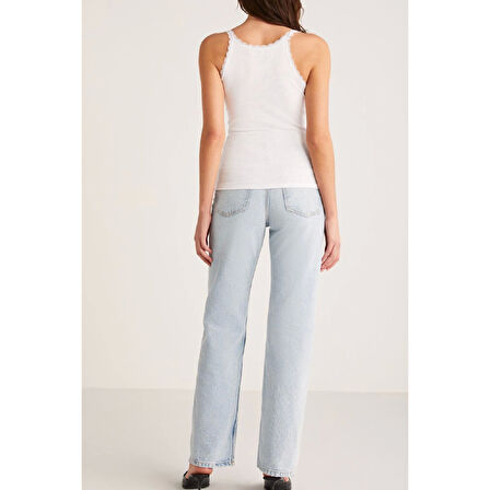 MARSiLYAN- Kadın Beyaz Normal Kalıp Dantel Detalı Ince Askılı Oyuk Yaka Atlet