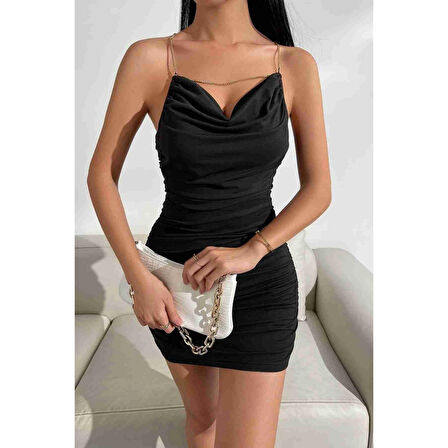 Gögüs Degajeli Sırt Zincir Detaylı Büzgülü Siyah Mini Club Elbisesi