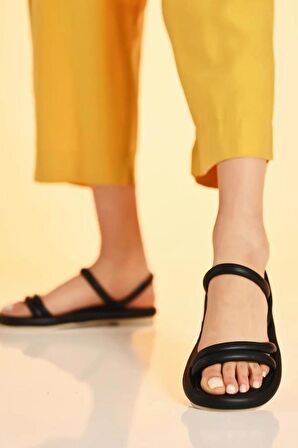 Kadın Siyah / Beyaz Rahat Ortopedik Taban Rome Çift Bantlı Puff  Sandalet 