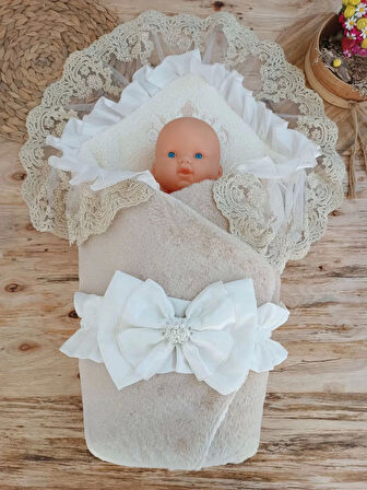 Eterella Yenidoğan Wool Yün Kumaş Taç Nakışlı Güpür Duvaklı Fiyonk Prizma Taş Unisex Kundak Bebek Battaniyesi Bej