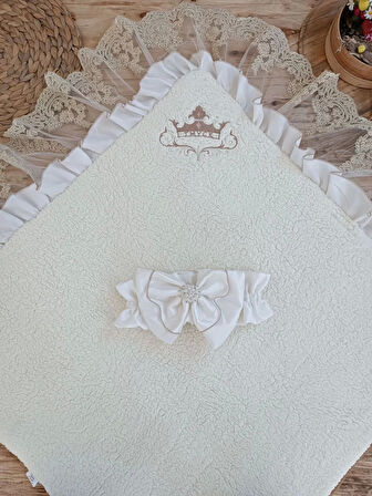Eterella Yenidoğan Wool Yün Kumaş Taç Nakışlı Güpür Duvaklı Fiyonk Prizma Taş Unisex Kundak Bebek Battaniyesi Kahverengi