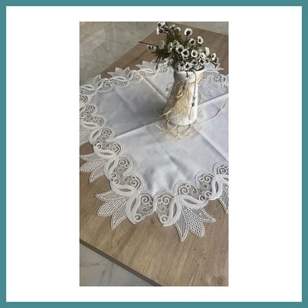 Trendexa 88x88 cm Kayla Kreme Gümüş Fransız Dantel Detaylı Kare Sehpa Örtüsü Zarif Model MAC