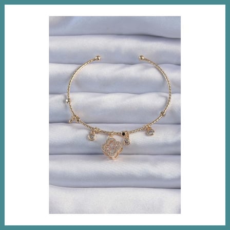 Trendexa Pirinç Gold Renk Zirkon Taşlı Yonca Model Charm Bileklik MAC