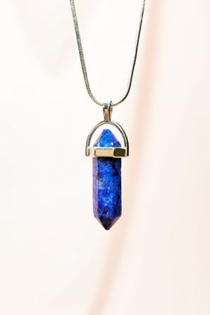 Lapis Lazuli Doğal Taşı Zincirli El Yapımı Tasarımlı Kolye Uç: 3,5 cm Zincir: 20 cm Kutulu