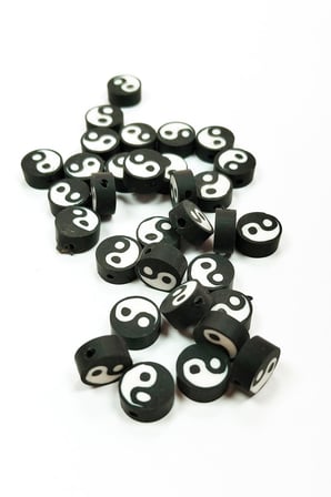 30 Adet 10 Mm Polimer Kil Fimo Boncuk Takı Bileklik + 1 Metre Lastikli Misina Hediye - Yin Yang