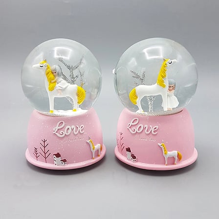Şık Mini Işıklı Kar Küresi 7x4 cm Sevimli Atlı Kız