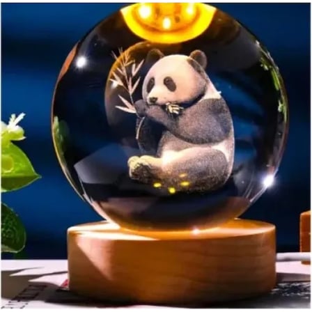 Büyük Boy Işıklı Cam Küre Ahşap Altlık ile Panda Tasarımı