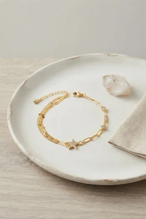 Kadın Bileklik Gold Renk Pirinç Ataç ve Puntalı Zincirli Yıldız Model