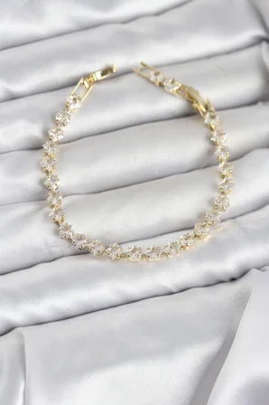 Kare Zirkon Taşlı Gold Renk Pirinç Su Yolu Kadın Bileklik 5886