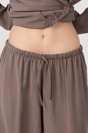Kadın Pile ve Kemer Detaylı Pantolon Lastikli Kahverengi Oversize Takım