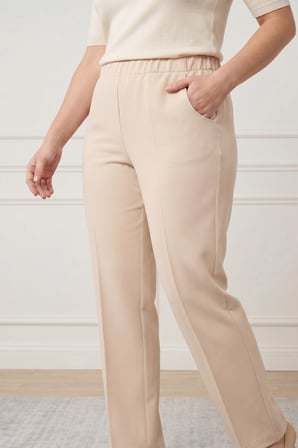 Kadın Beli Lastikli Yan Cepli Önden Dikişli Düz Paça Pantolon
