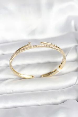 Pirinç Gold Renk Zirkon Taşlı Çivi Model Kadın Kelepçe Bileklik
