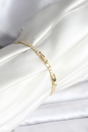 Yılan Model Zirkon Taşlı Gold Renk Pirinç Su Yolu Kadın Bileklik