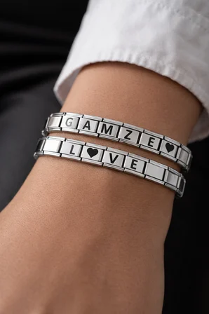 Kişiselleştirilebilir Çelik Bileklik – Harfli Charm Modüllü Paslanmaz Çelik Bileklik – İsim Yazılı Özel Tasarım
