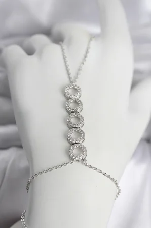 Pirinç Gümüş Renk Zirkon Taşlı Sıralı Halka Model Kadın Şahmeran