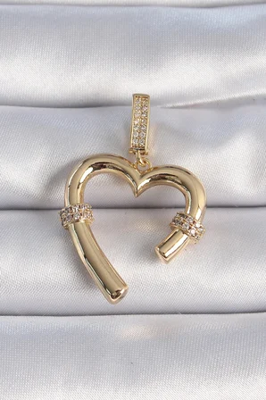 Mey İthalat® Pirinç Gold Renk Zirkon Taş Detaylı Kalp Figür Ajda Charm
