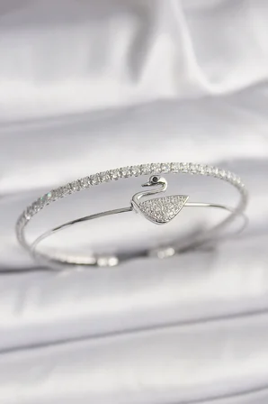 Mey İthalat® Pirinç Gümüş Renk Zirkon Taşlı Kuğu Model Kadın Bileklik
