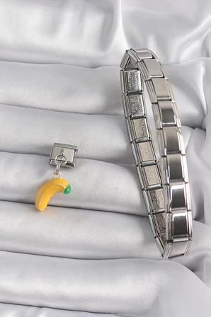 Mey İthalat® 316L Çelik Gümüş Renk Sallantı Muz Model Nomination Charm