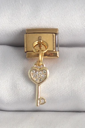 Mey İthalat® 316L Çelik Gold Renk Sallantı Zirkon Taşlı Kalpli Anahtar Model Nomination Charm