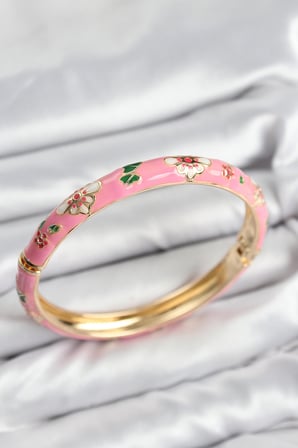 Mey İthalat® Mineli Pirinç Pembe Çiçek Motifli Gold Kadın Kelepçe