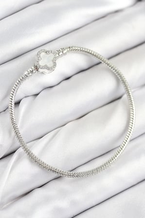 Mey İthalat® Pirinç Charm Zirkon Taşlı Yonca Model Gümüş Renk Kadın Bileklik