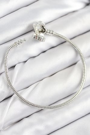 Mey İthalat® Pirinç Charm Zirkon Taşlı Yonca Model Gümüş Renk Kadın Bileklik