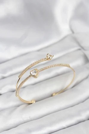 Mey İthalat® Kalp Model Pirinç Gold Renk Kadın Bileklik