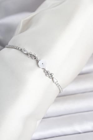 Mey İthalat® Pirinç Gümüş Renk Çiçek Model Su Yolu Kadın Bileklik