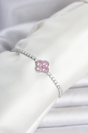 Mey İthalat® Pirinç Gümüş Renk Pembe Zirkon Taşlı Yonca Model Su Yolu Kadın Bileklik