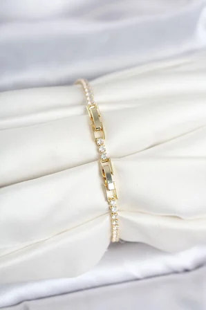 Mey İthalat® Pirinç Gold Renk Zirkon Taşlı Swan Model Su Yolu Kadın Bileklik