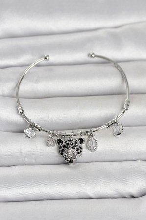 Mey İthalat® Pirinç Gümüş Renk Leopar Detaylı Charmlı Kadın Bileklik